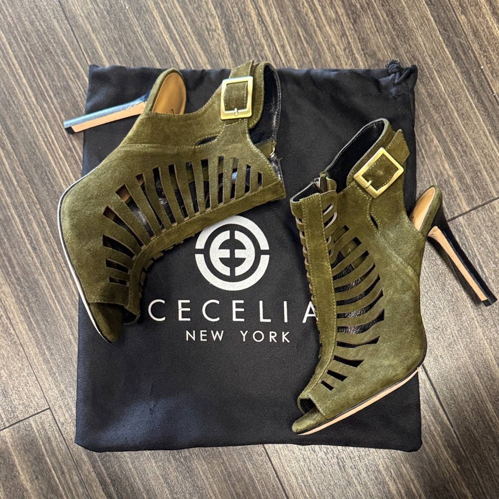 Cecelia New York Dark Green Cutout Heeled Booties kaki